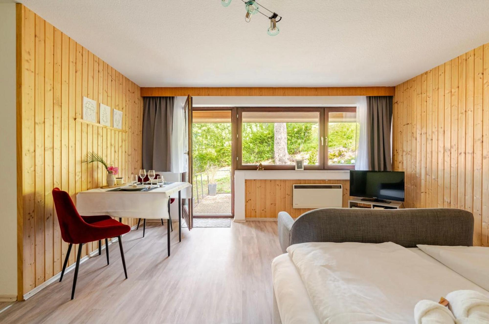 ザスバッハヴァルデンAn Wanderwegen Gelegen Mit Terrasse Und Boxspringbettアパートメント エクステリア 写真